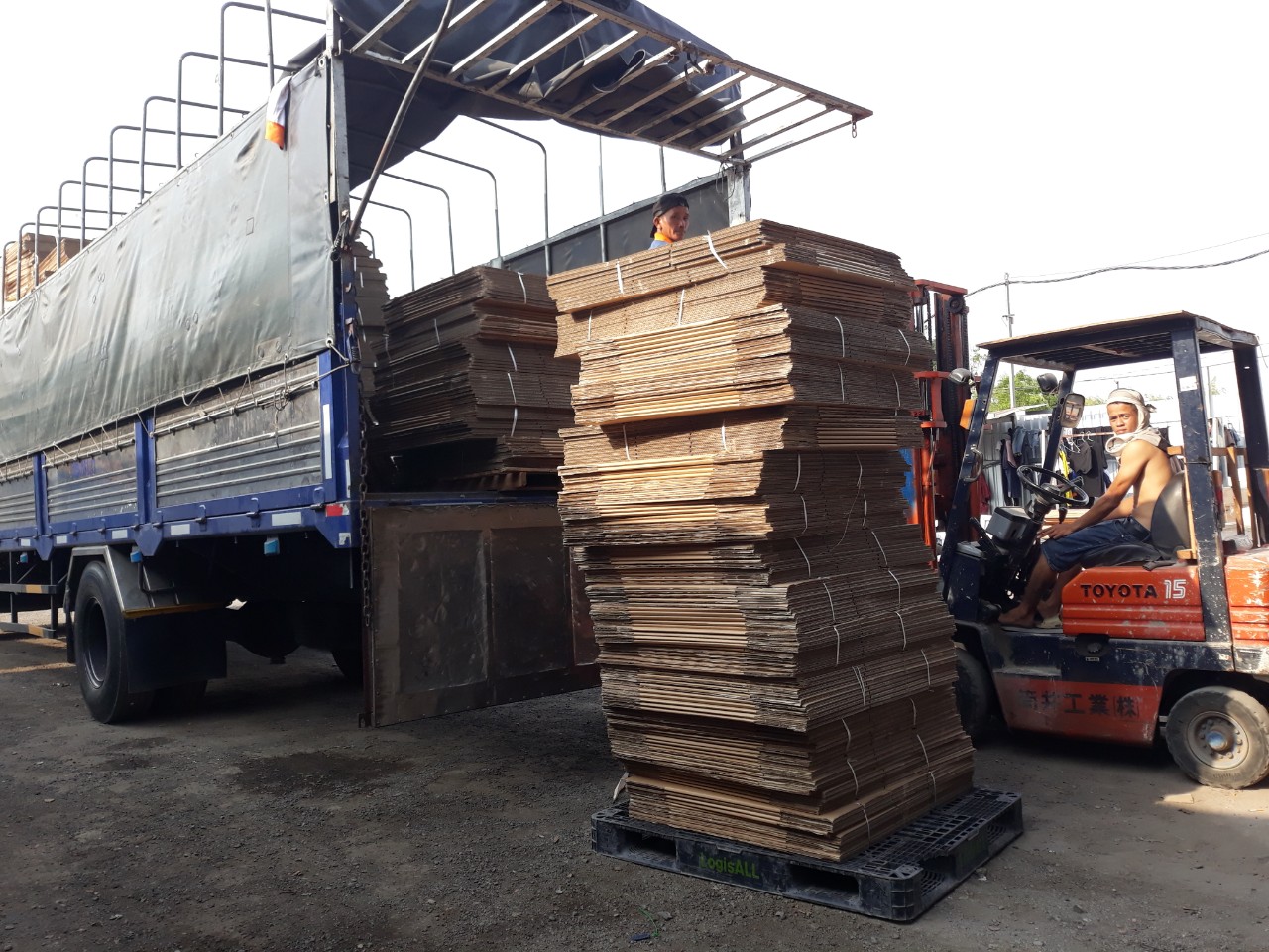 Chành Xe Bắc Nam - Vận Tải Việt Hương
