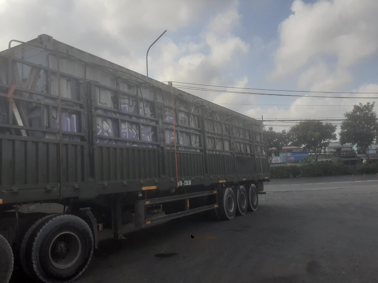 Xe Container Chở Hàng Đường Ngắn Tại Việt Hương